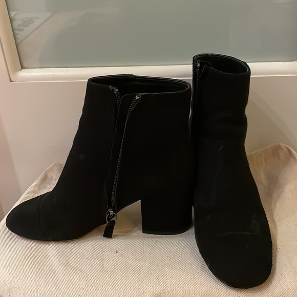 Bundle***Women’s size 4, both pairs are about 2 inches tall. - Picture 2 of 7